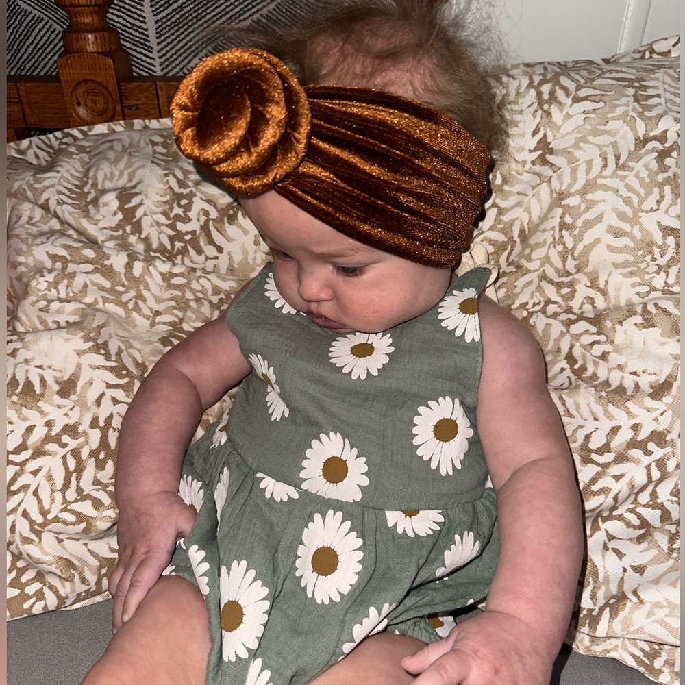 Boujee Velvet Topknot 🤎 baby size